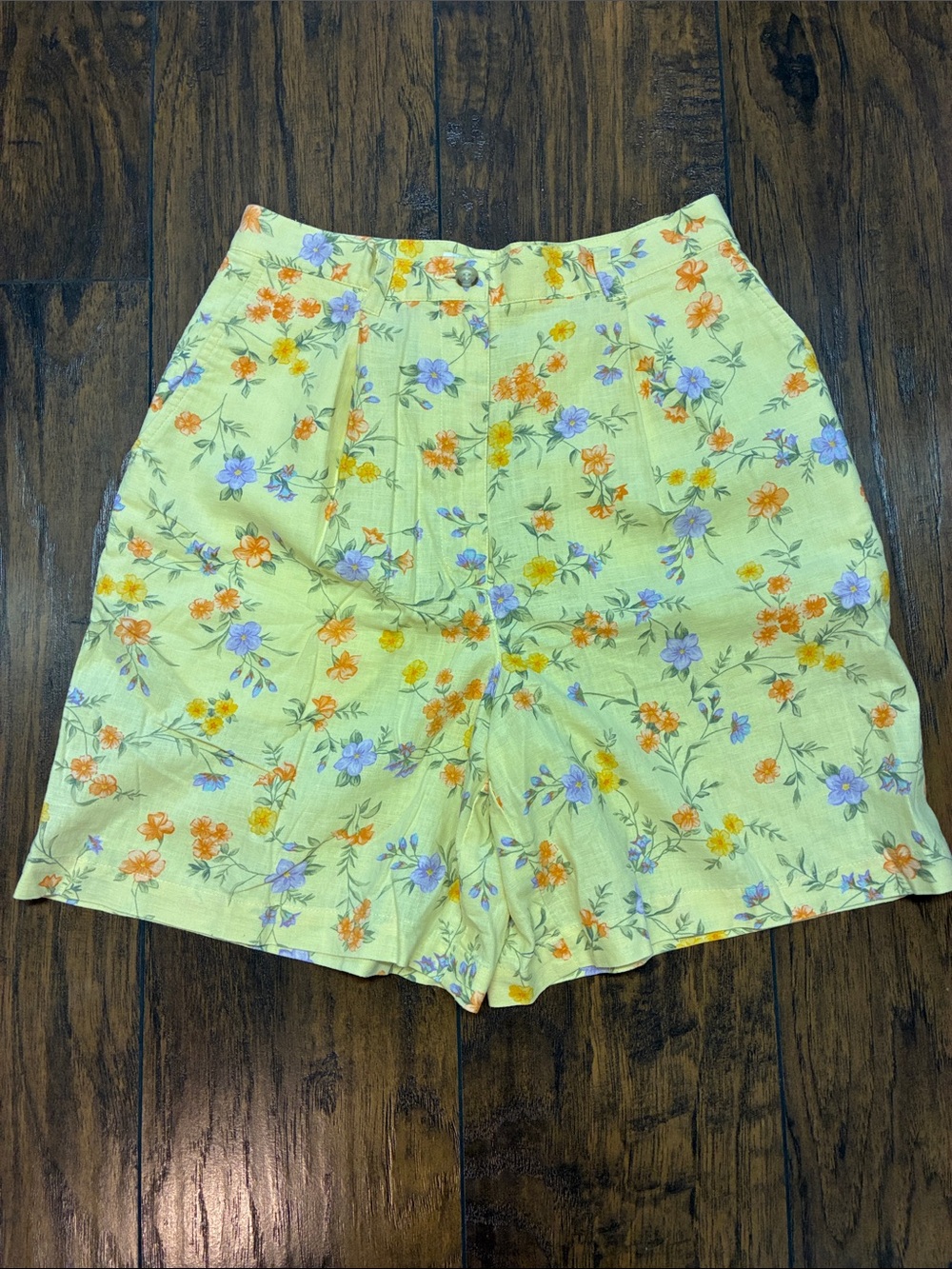 Jones New York Pale Yellow Floral High-Waist Women's Shorts VTG